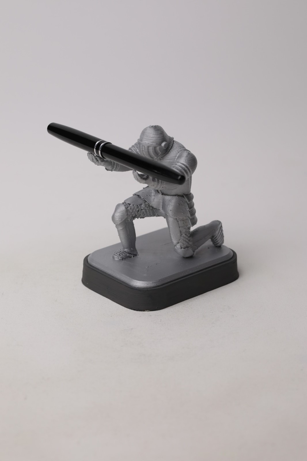 Free 3D file Knight Pen Holder 🖊️・3D printable model to download・Cults
